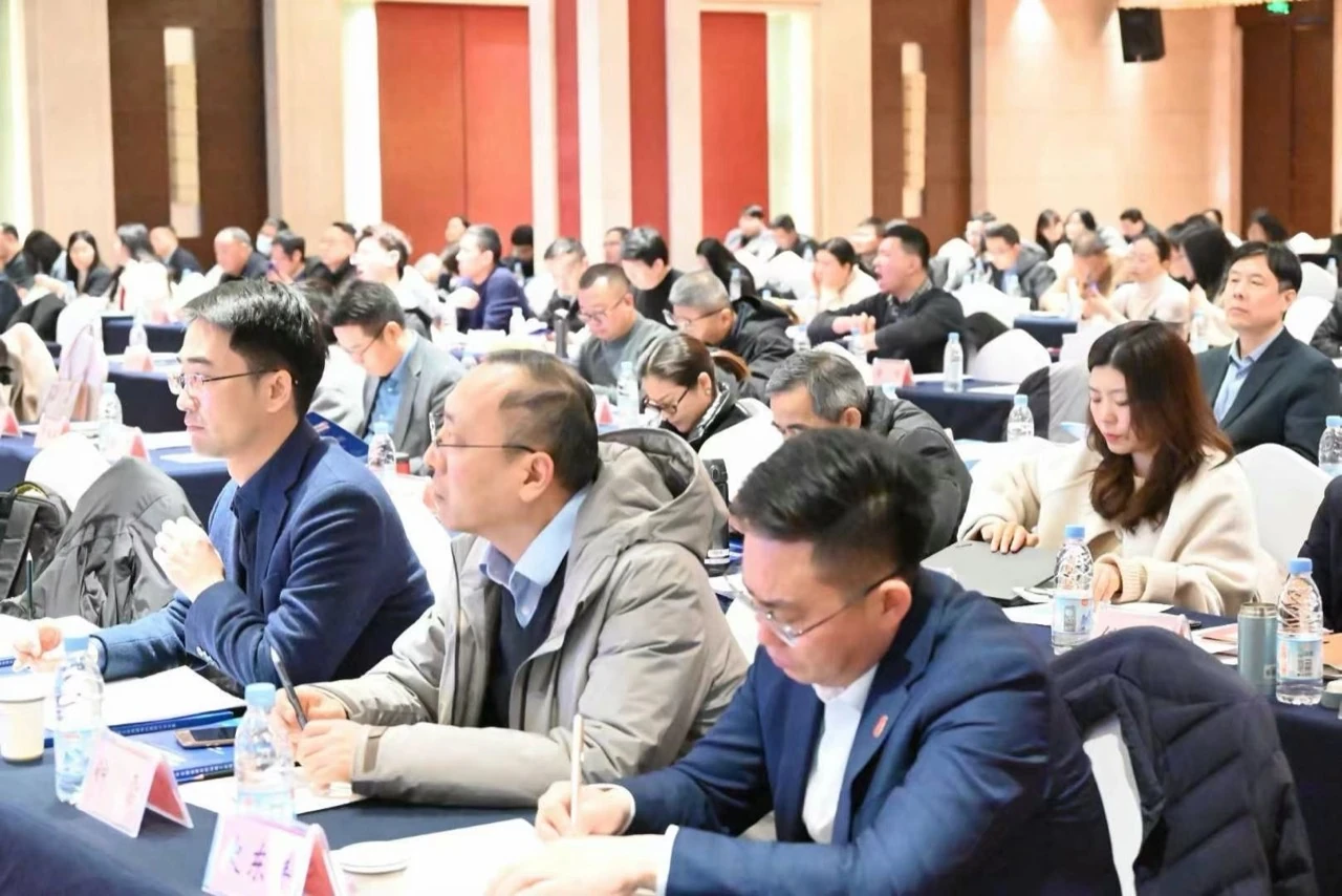 与会嘉宾及律师参加专题研讨