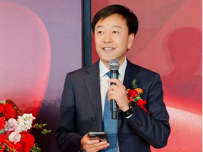 北京观韬律师事务所管理委员会主任崔利国在开业典礼上致辞