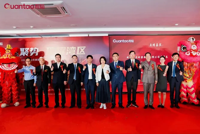 珠海格力电器股份有限公司董事长董明珠等嘉宾在观韬珠海办公室开业庆典上合影