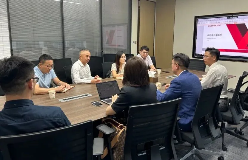 与会人员围绕企业经营与境内外工程项目开展座谈