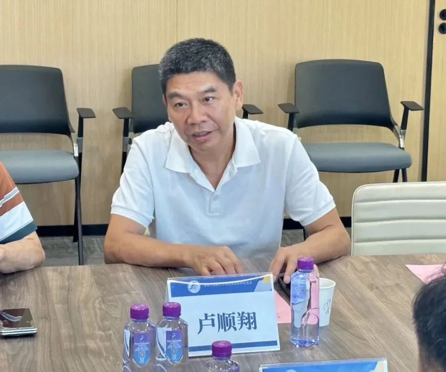 深圳市虚拟大学科技成果转移促进会执行会长卢顺翔在座谈会上发言