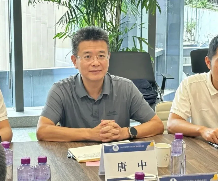 鹰潭市政府驻深办党组书记、主任唐中在座谈会上发言